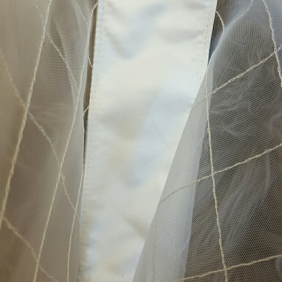 Furry white bridal winter makeup bag - Picture 2 of 3