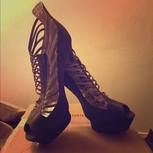 Shoedazzle Olive Zip Up Heels