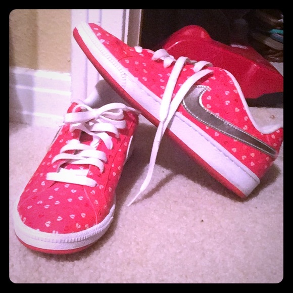 Nike shoes - Picture 1 of 2