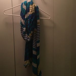 Striped long scarf.