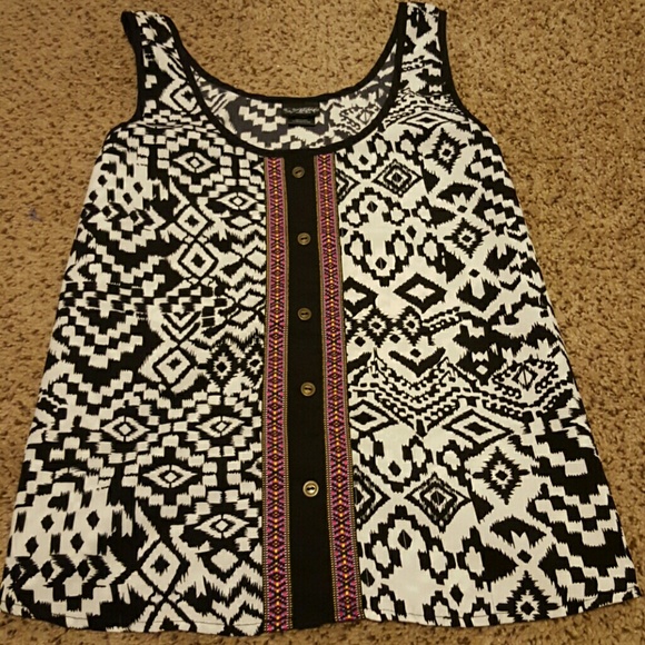 Daytrip tribal tank size small