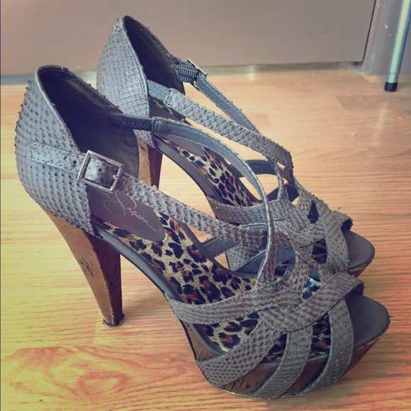 Jessica Simpson pumps