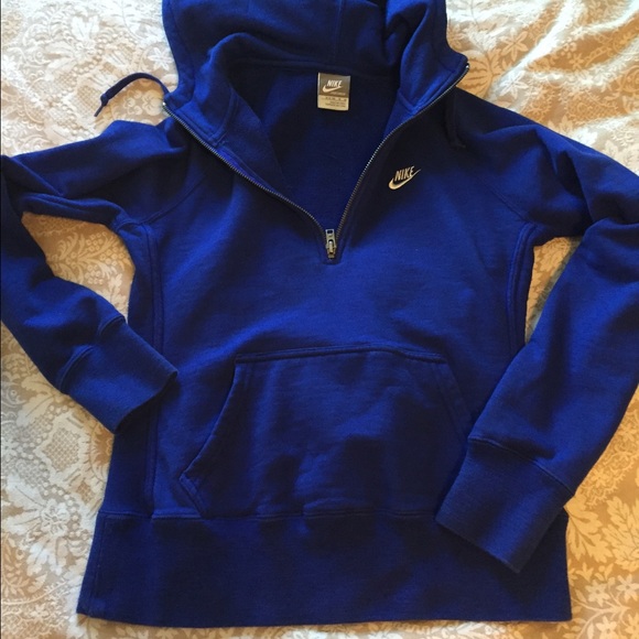 Nike Tops - Nike sweatshirt