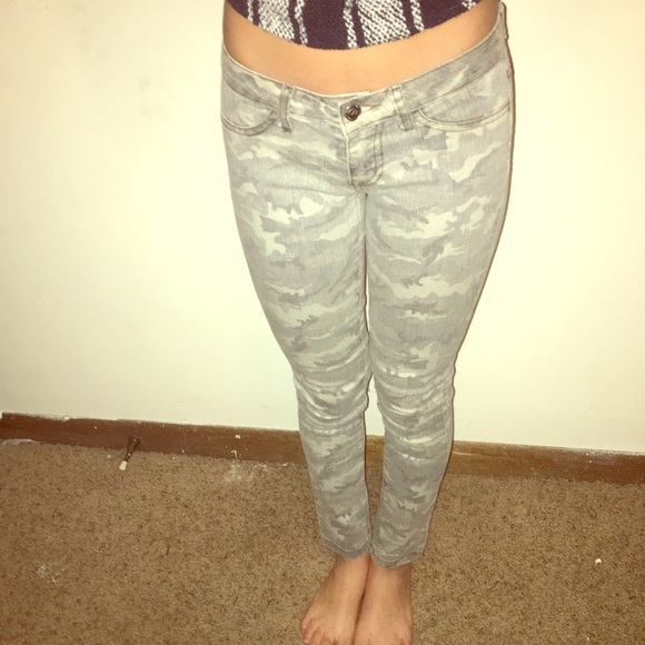 Light camo jeans!🙈🌿