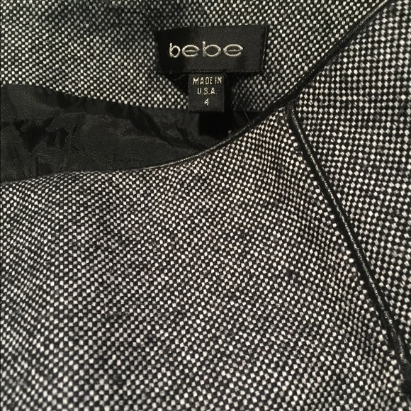 ***Seriously sexy***  bebe Piped Pencil Skirt