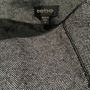 ***Seriously sexy***  bebe Piped Pencil Skirt