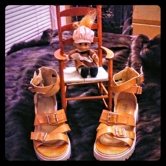 dirty laundry Shoes - BRAND NEW DIRTY LAUNDRY VEGAN FRIENDLY SANDALS 9.5