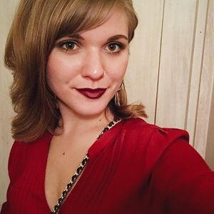 Meet your Posher, Hilary