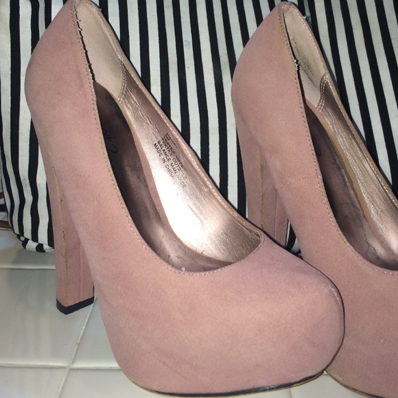 NUDE PINK HEELS👠 *LOWEST*