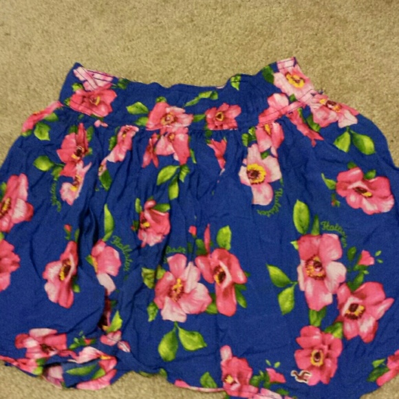 Floral Hollister skirt SMALL