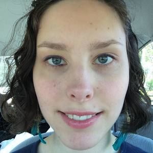 Meet your Posher, Caitlin