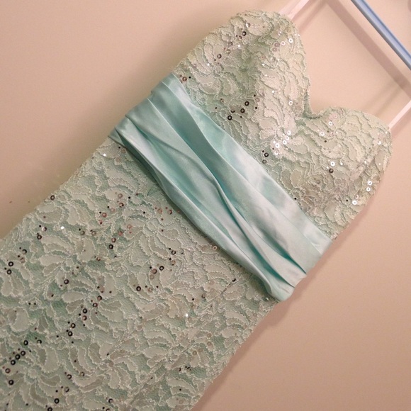 Beautiful turquoise prom dress