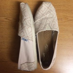 blush color toms