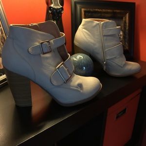 Excellent condition, purchased on here, never worn