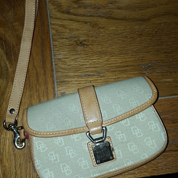 Dooney & Bourke wristlet