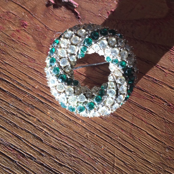 Costume jewelry pin