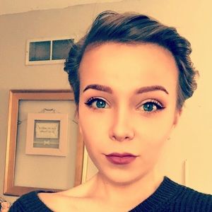 Meet your Posher, Maya