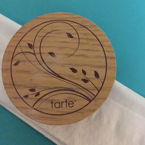 Tarte loose powder foundation in fair honey color