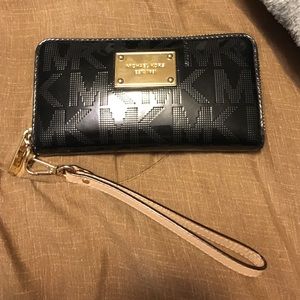Michael kors wristlet