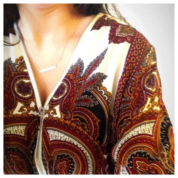 ❗️LAST❗️ Border Print Zip Front Blouse - Picture 4 of 4