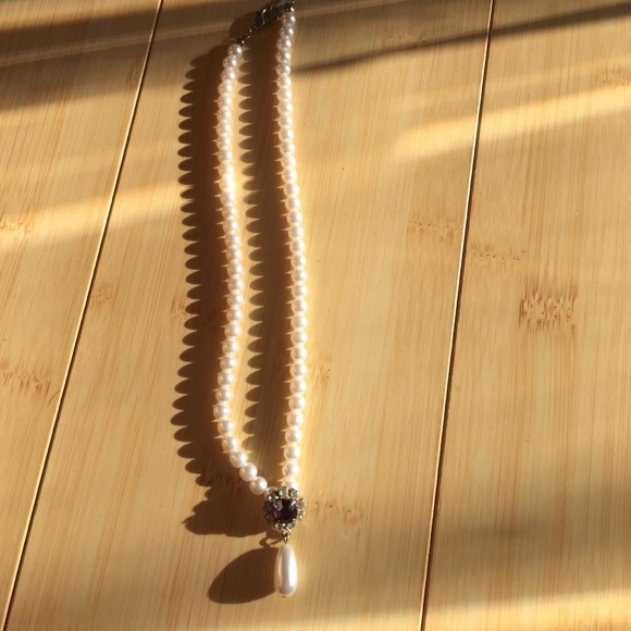 Pearl necklace with rhinestones and purple center
