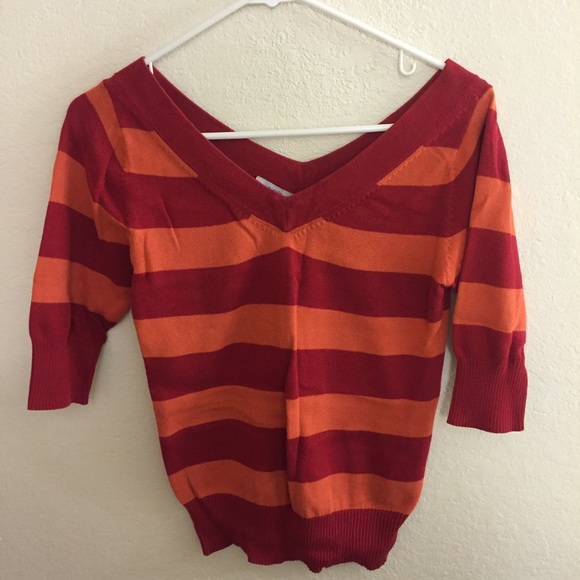 [MOVING SALE] V-neck top