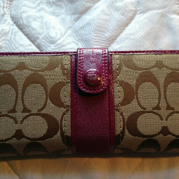 Authentic Coach Signature C Wallet full size