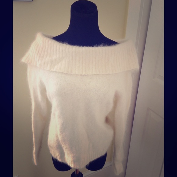 Gorgeous off the shoulder sweater