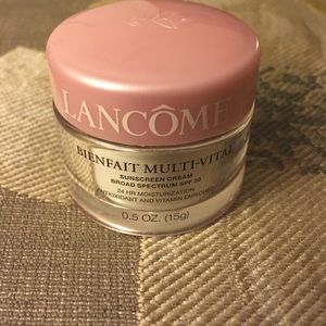 New sunscreen cream by lancome