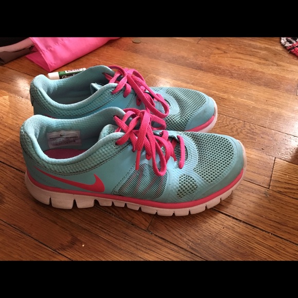 Nike tennis shoes