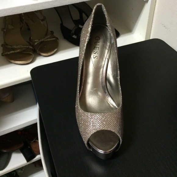 Good/pewter heels. Great condition - Picture 2 of 3