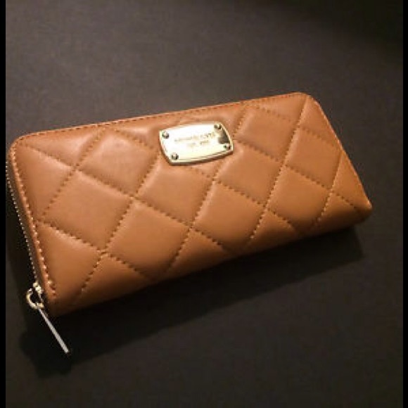 *Brand new* Michael Kors Hamilton Quilt Wallet! - Picture 2 of 4