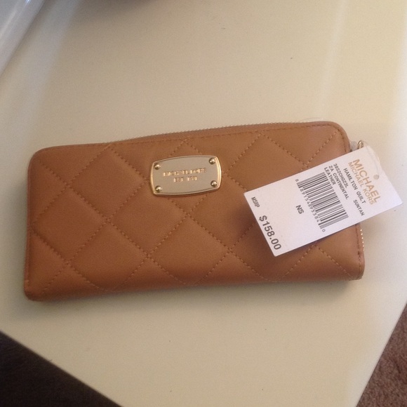 *Brand new* Michael Kors Hamilton Quilt Wallet! - Picture 4 of 4