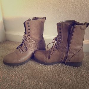 Combat boots