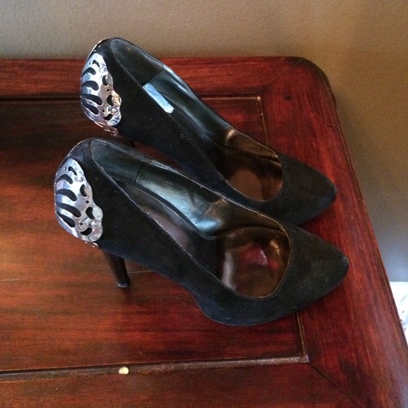 These are super hot pumps. Great condition - Picture 2 of 4