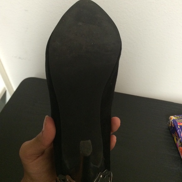 These are super hot pumps. Great condition - Picture 3 of 4