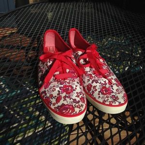 Red flower keds