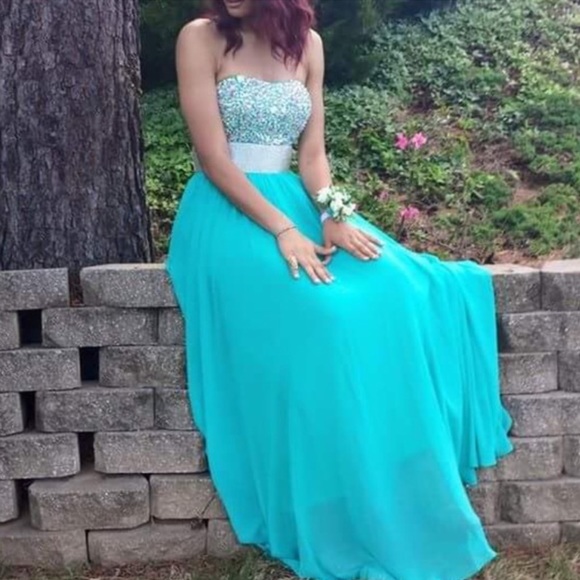 Dresses & Skirts - Blue prom Dres
