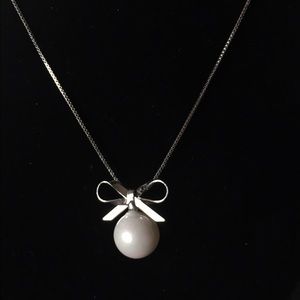 Charming Bow & Pearl Pendant 🎀