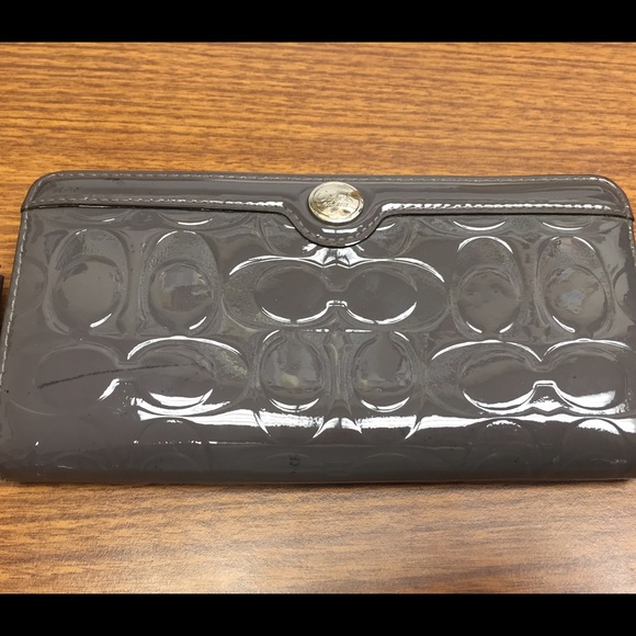 Coach gallery patent sig zip around wallet grey