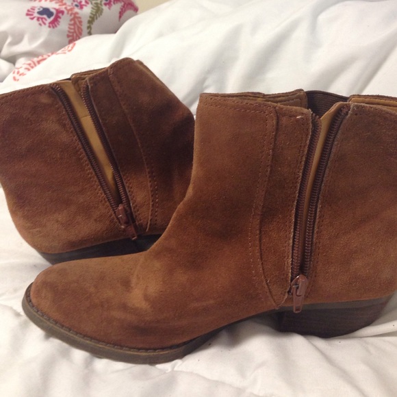 Suede Nine West ankle boots