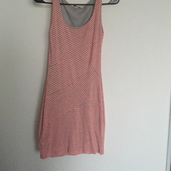 Gray and orange-pinkish with symmetrical dress. - Picture 1 of 1
