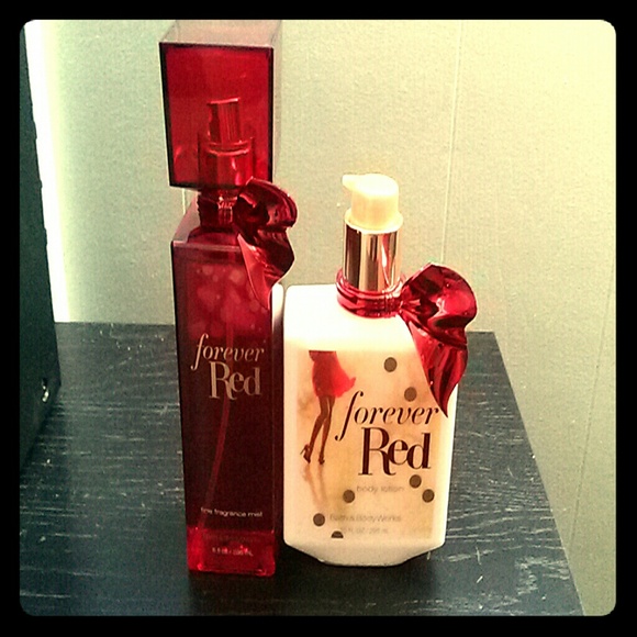 NEW Forever Red set by bath and body.