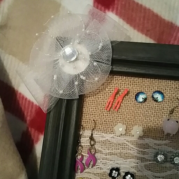 Framed earring holder! - Picture 2 of 3