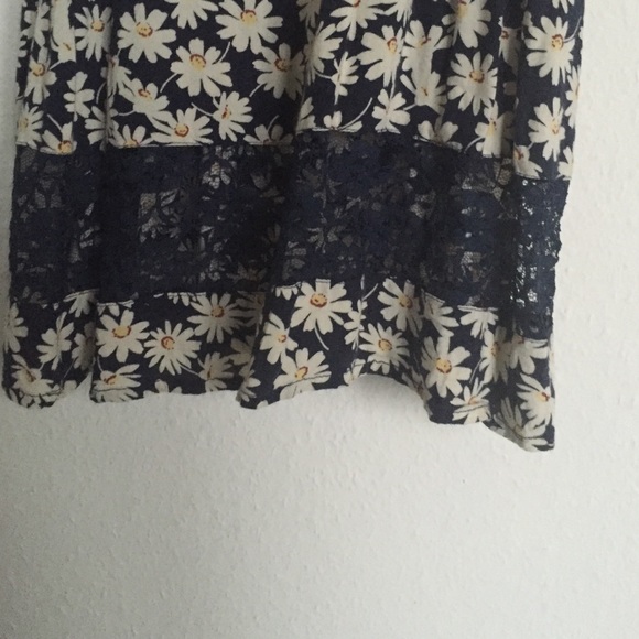 Flower pattern summer dress. - Picture 2 of 3