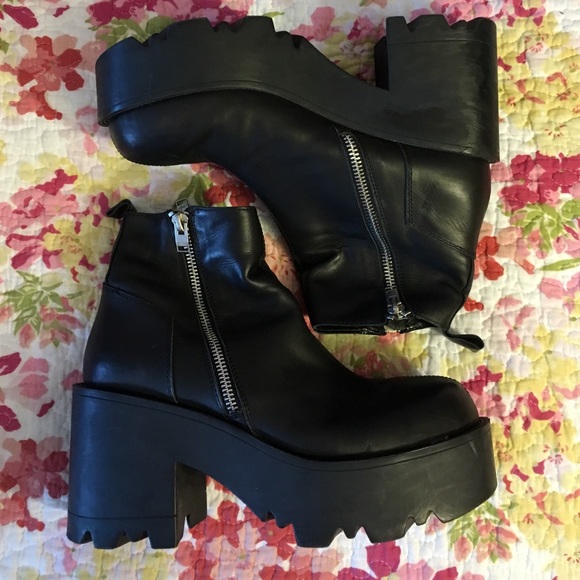 rival boots unif