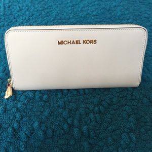 Michael Kors Jet-Set Wallet