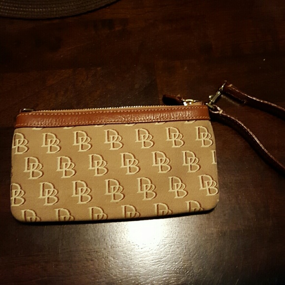 Dooney&Bourke Wristlet - Picture 2 of 4