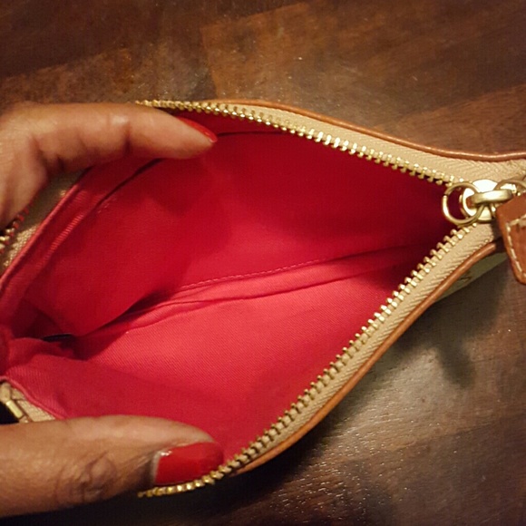 Dooney&Bourke Wristlet - Picture 3 of 4