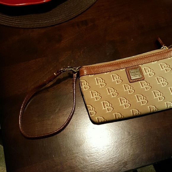 Dooney&Bourke Wristlet - Picture 4 of 4